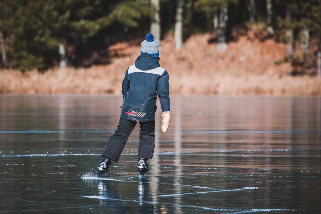 Wild-ice-skating-in-BWCA